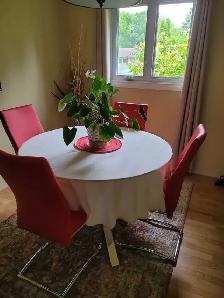 Dining room table - Photo 3
