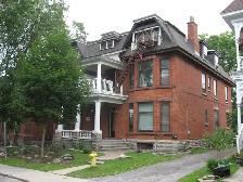 CENTRETOWN - 1 Bed with Den - August 1st     Across from Park - Photo 2