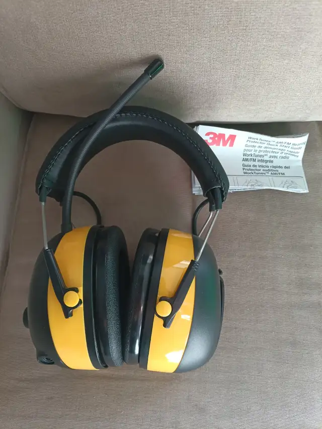 3M Hearing Protection Headphones with AM/FM Radio