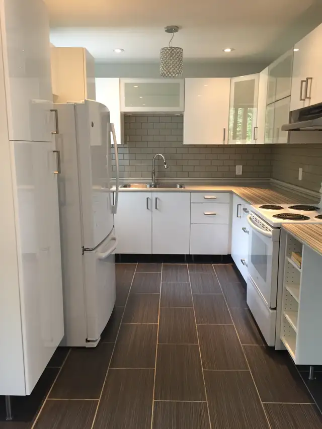 Modern Two Bedroom Apt-Dishwasher-Porch-Pull out Shoe Racks