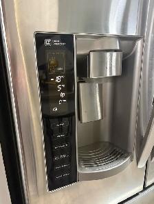 LG Stainless Fridge / Water & Ice Maker - Photo 4