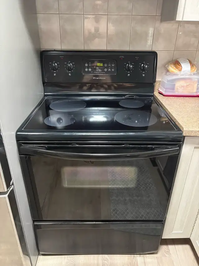 Frigidaire Ceramic top stove