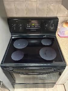 Frigidaire Ceramic top stove - Photo 2