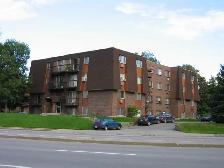 Grand 3 1/2 sur le Boulevard Saint-Martin Est, Duvernay, Laval