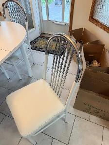 Kitchen Table with 4 Chairs. - Photo 3