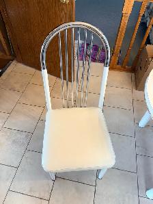 Kitchen Table with 4 Chairs. - Photo 4