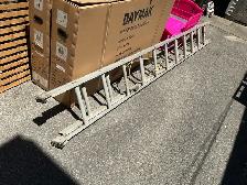 12 Ft Aluminum Extension Ladder ! - Photo 5