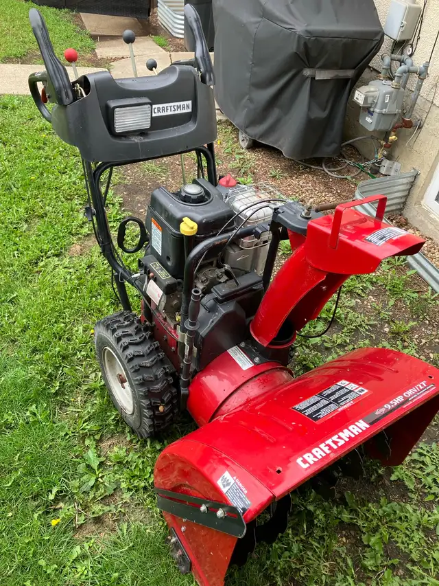 Craftsman 9.5HP / 27" dual stage snow blower