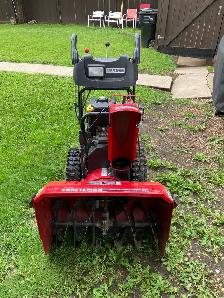 Craftsman 9.5HP / 27" dual stage snow blower - Photo 2