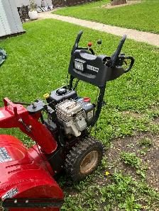 Craftsman 9.5HP / 27" dual stage snow blower - Photo 3