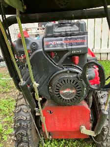 Craftsman 9.5HP / 27" dual stage snow blower - Photo 4