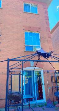 3 Beds 2 Baths Townhouse in Brampton - Photo 7