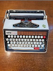 Machine à écrire Brother avec mallette