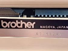 Machine à écrire Brother avec mallette - Photo 2