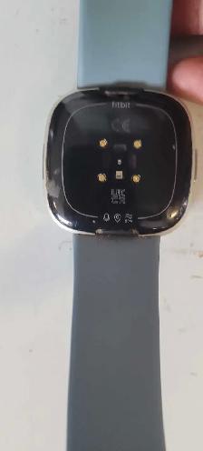 Fitbit Versa 4 (32375004) - Photo 2