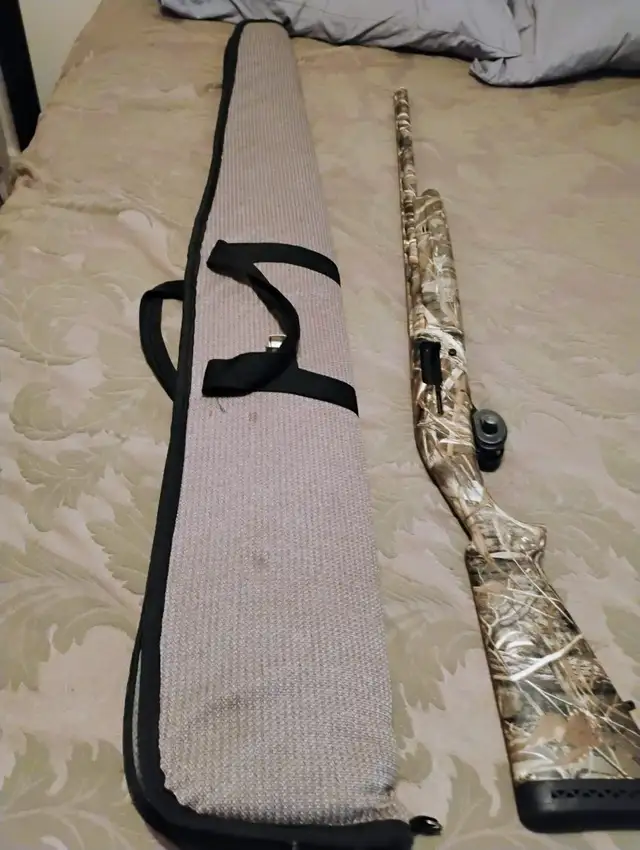 Weatherby Camo 5-Shot Semi-Automatic Shotgun