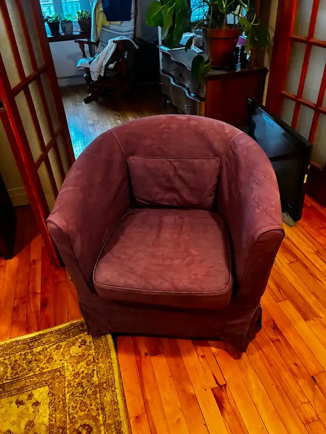 Petit fauteuil mauve prune