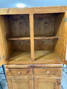 Vintage China Hutch - Photo 2