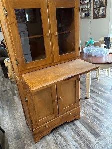 Vintage China Hutch - Photo 6