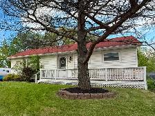 3 bdr , Upper unit , Southside $2200