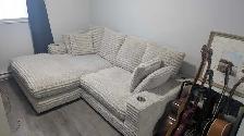 CUDDLER REVERSIBLE SOFA CHAISE W/CUPHOLDER & USB