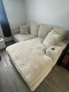CUDDLER REVERSIBLE SOFA CHAISE W/CUPHOLDER & USB - Photo 3