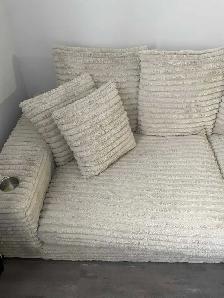 CUDDLER REVERSIBLE SOFA CHAISE W/CUPHOLDER & USB - Photo 4