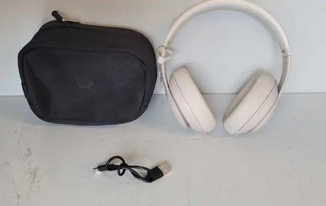 Beats Studio Pros Wireless Headphones (31058704)