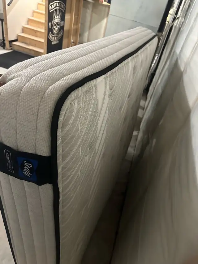 Sealy queen size mattress