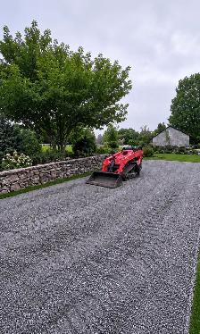 skidsteer with operator - Photo 2