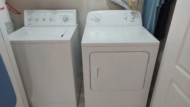 Laveuse Kenmore et sécheuse Whirlpool couleur blanc