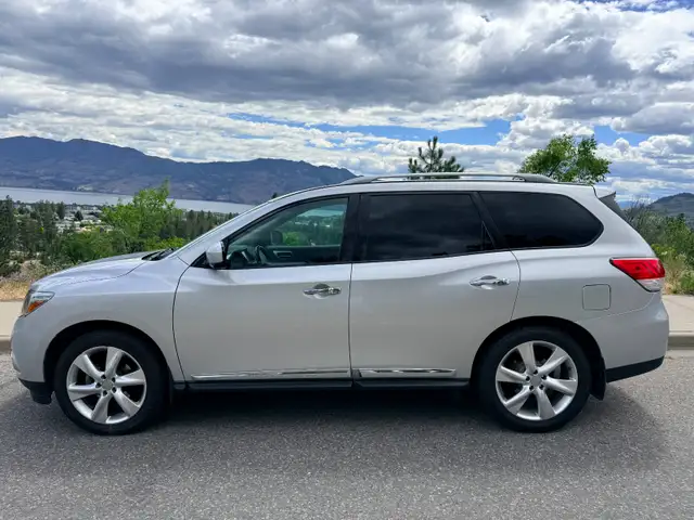 2015 Nissan Pathfinder Platinum – 133k-Mint-7 Passenger