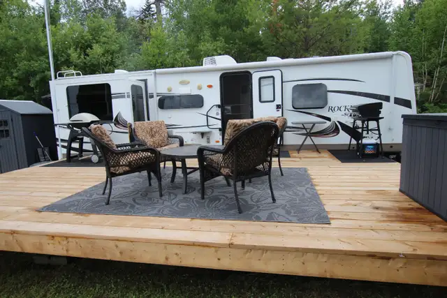 2015, 35' Rockwood 8325SS Couples Trailer
