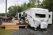 2015, 35' Rockwood 8325SS Couples Trailer - Photo 2