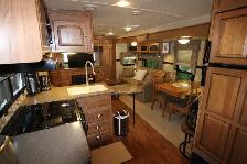 2015, 35' Rockwood 8325SS Couples Trailer - Photo 6