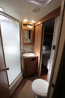 2015, 35' Rockwood 8325SS Couples Trailer - Photo 9