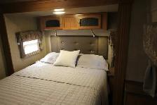 2015, 35' Rockwood 8325SS Couples Trailer - Photo 10
