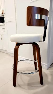 Three beautiful bar Island stools. - Photo 2