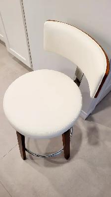 Three beautiful bar Island stools. - Photo 3