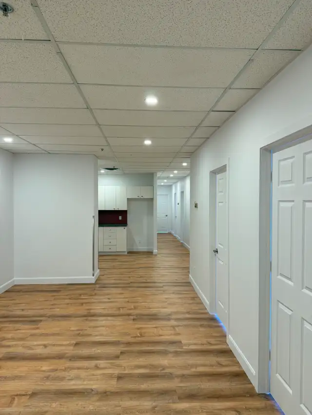 Bureau Rénové / Modern Office – 1566 pi² – 2120 Sherbrooke Est