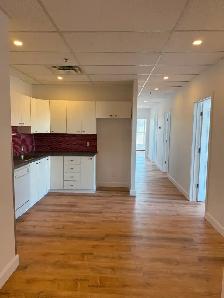 Bureau Rénové / Modern Office – 1566 pi² – 2120 Sherbrooke Est - Photo 13