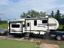 Winnebago Triple Slide Fifth Wheel 27 RLTS
