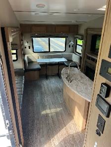 Winnebago Triple Slide Fifth Wheel 27 RLTS - Photo 2