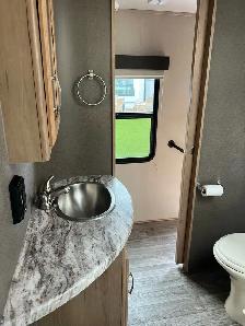 Winnebago Triple Slide Fifth Wheel 27 RLTS - Photo 4