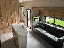 Winnebago Triple Slide Fifth Wheel 27 RLTS - Photo 5
