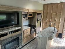 Winnebago Triple Slide Fifth Wheel 27 RLTS - Photo 7