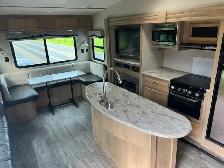 Winnebago Triple Slide Fifth Wheel 27 RLTS - Photo 8