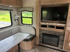 Winnebago Triple Slide Fifth Wheel 27 RLTS - Photo 9