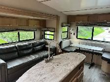 Winnebago Triple Slide Fifth Wheel 27 RLTS - Photo 10