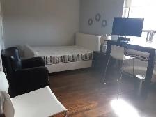 FURNISHED ROOM IN THORNCLIFFE PARK DR. WIFI AND TV - Photo 6